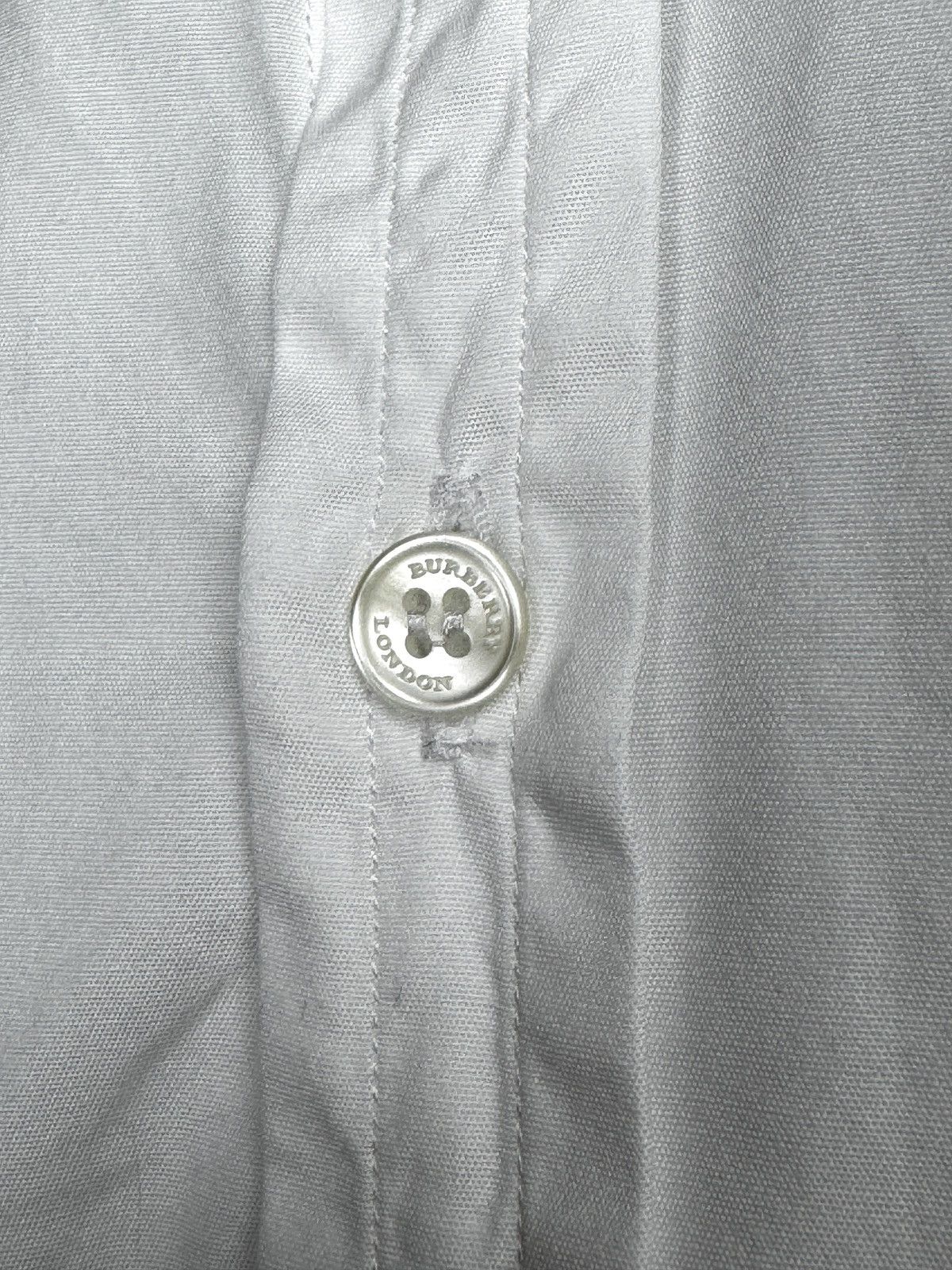 Burberry Burberry London Modern fit white long sleeve shirt sz 15 38 Size US S / EU 44-46 / 1 - 7 Thumbnail