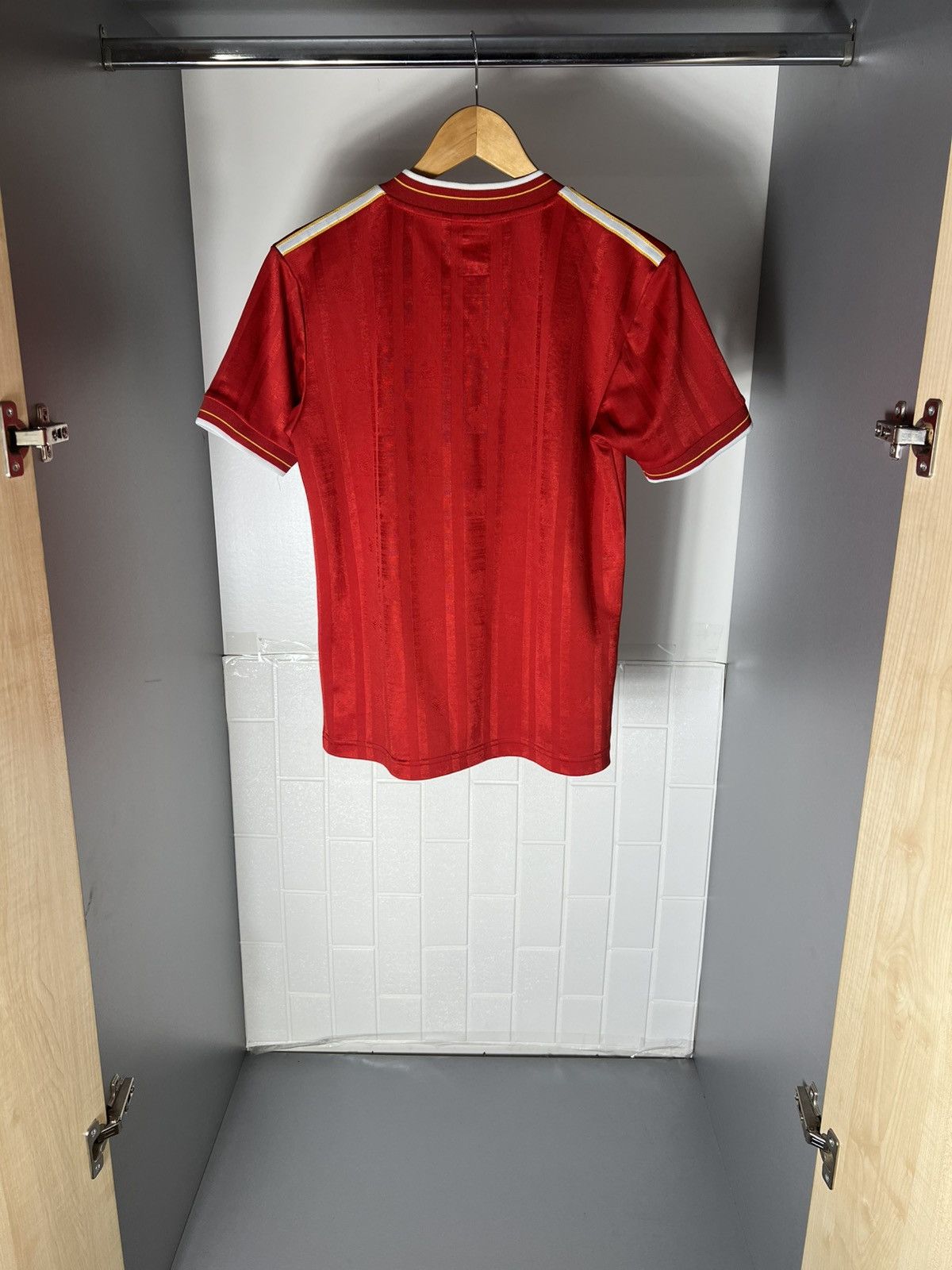 Vintage VERY RARE FC LIVERPOOL ENGLAND SOCCER JERSEY RETRO Y2K 90s Size US S / EU 44-46 / 1 - 18 Thumbnail