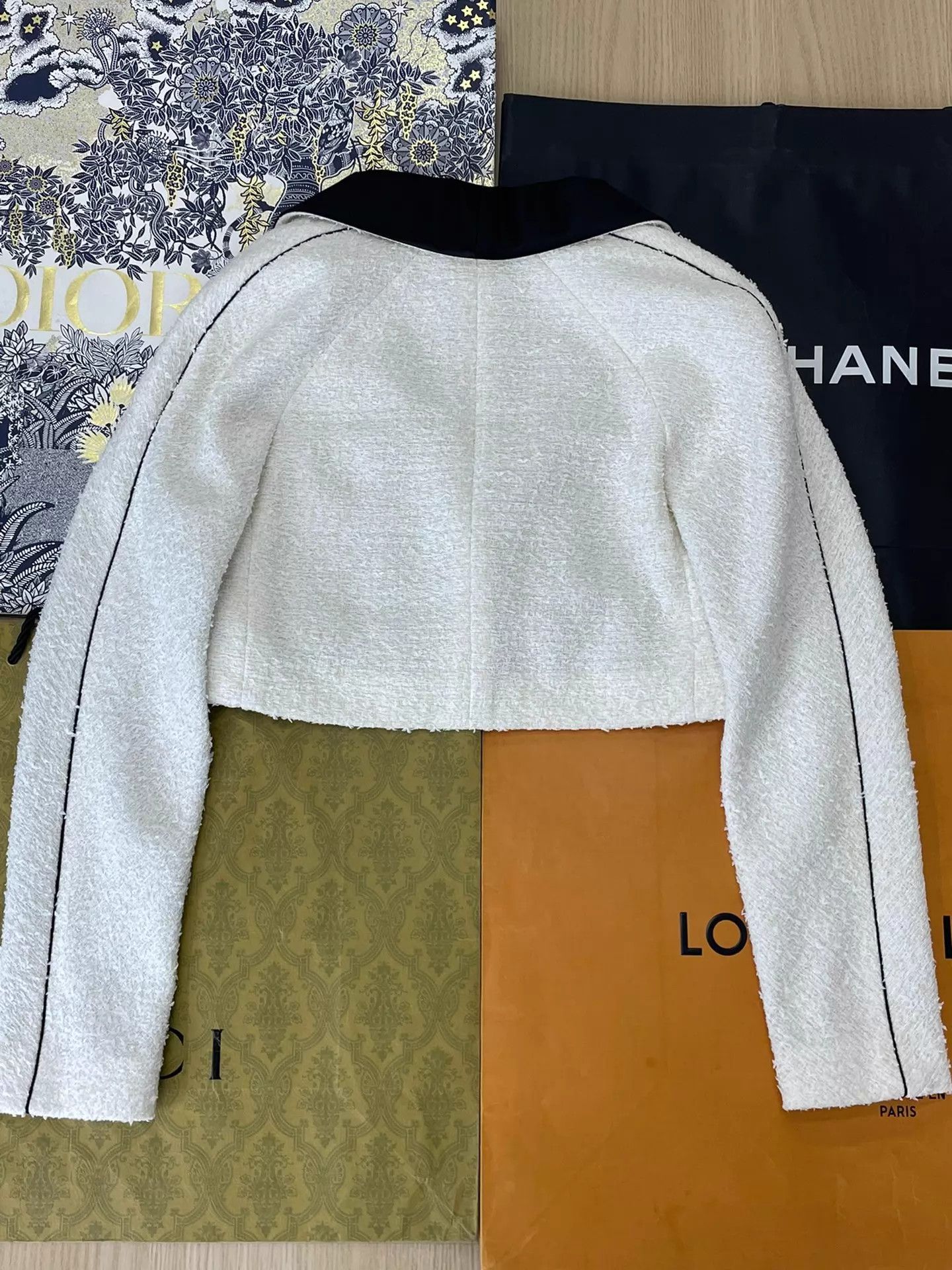 Chanel Chanel Black & White Short Jacket Women's Size 38 Size S / US 4 / IT 40 - 3 Thumbnail
