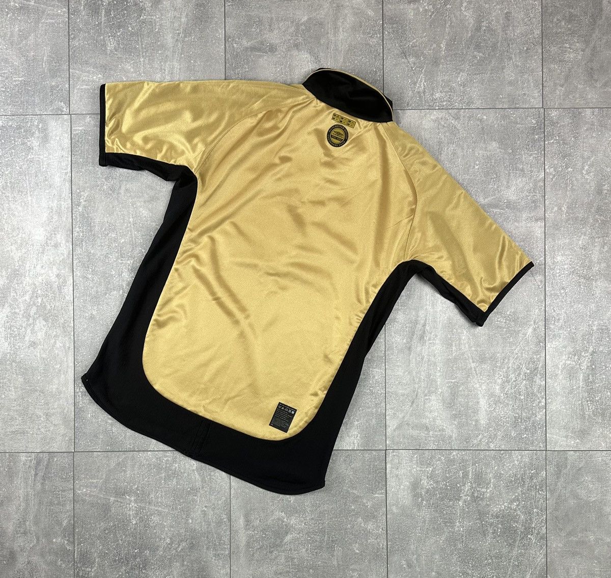 Umbro Umbro Manchester United Reversible 2001/02Away Retro Jersey Size US XS / EU 42 / 0 - 11 Thumbnail
