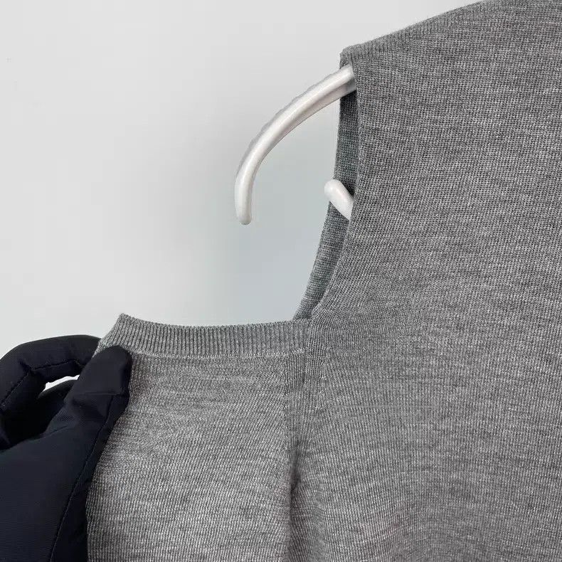 Louis Vuitton Louis Vuitton Grey cashmere off-the-shoulder knit sweater Size M / US 6-8 / IT 42-44 - 9 Thumbnail