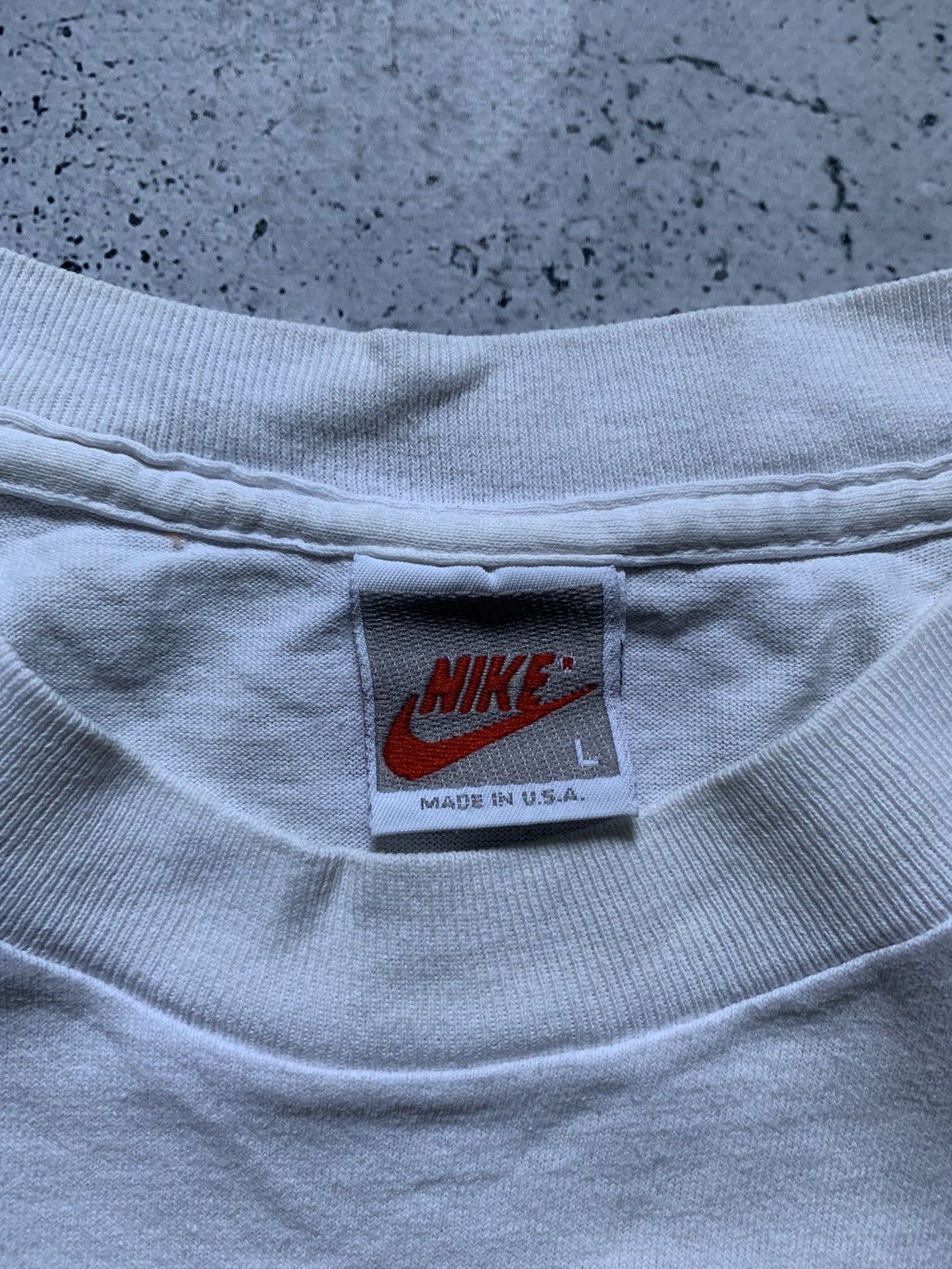 Nike Vintage Nike Baggy T-shirt Big Swoosh Tee Y2K USA Size US L / EU 52-54 / 3 - 3 Thumbnail