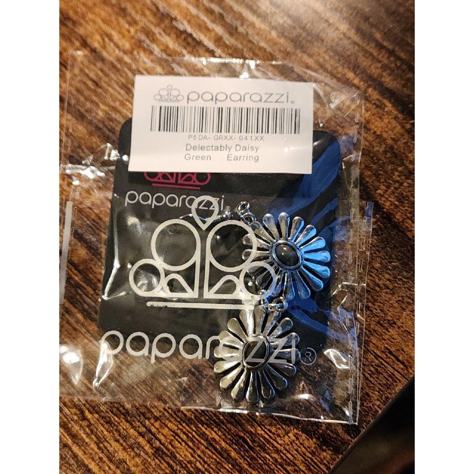 Other Paparazzi "Delectably Daisy" Silver Earrings - Floral Design Size ONE SIZE - 1 Thumbnail