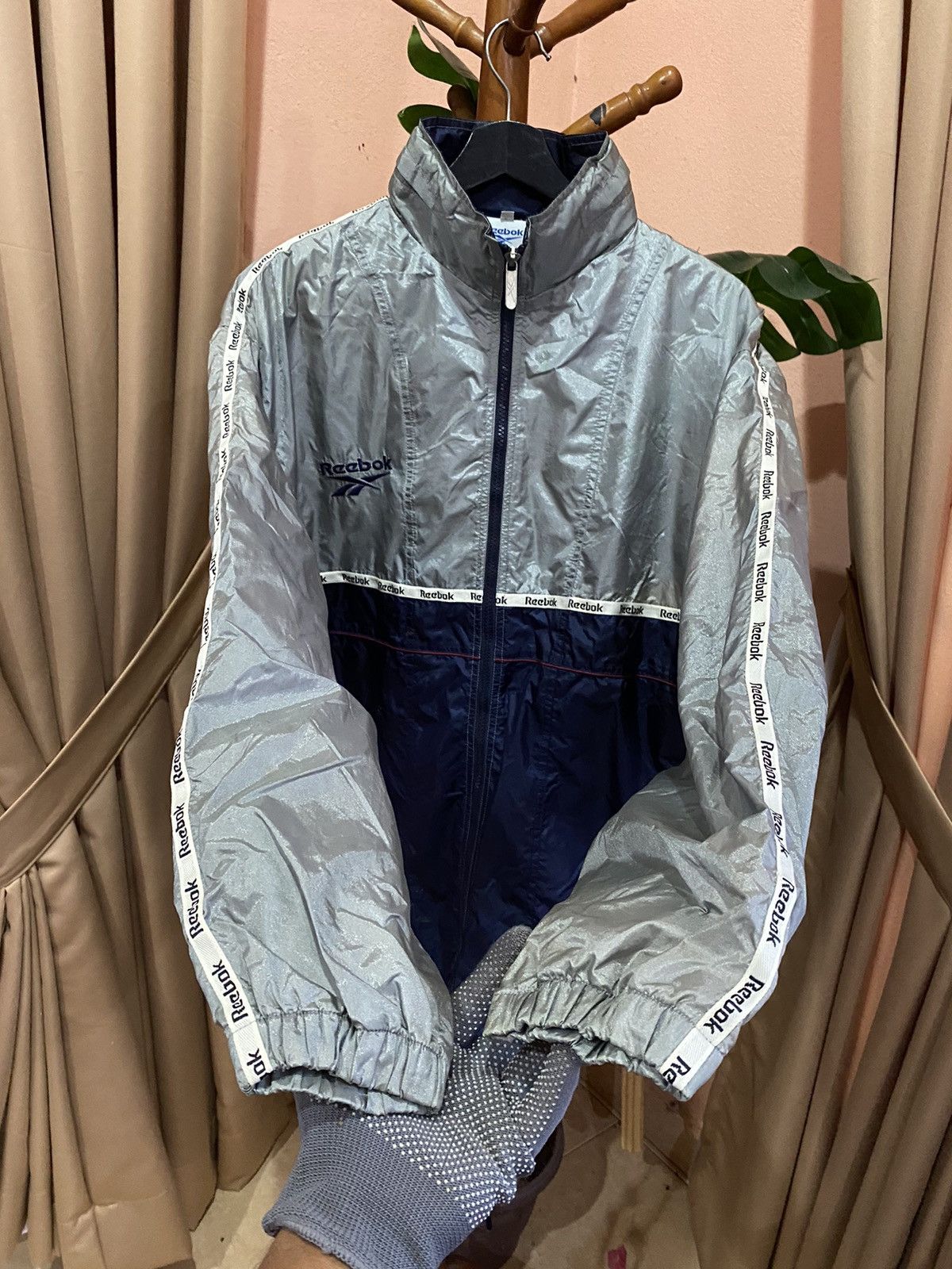 Reebok VINTAGE REEBOK WINDBREAKER JACKET RETRO TWO TONE Size US XL / EU 56 / 4 - 5 Thumbnail