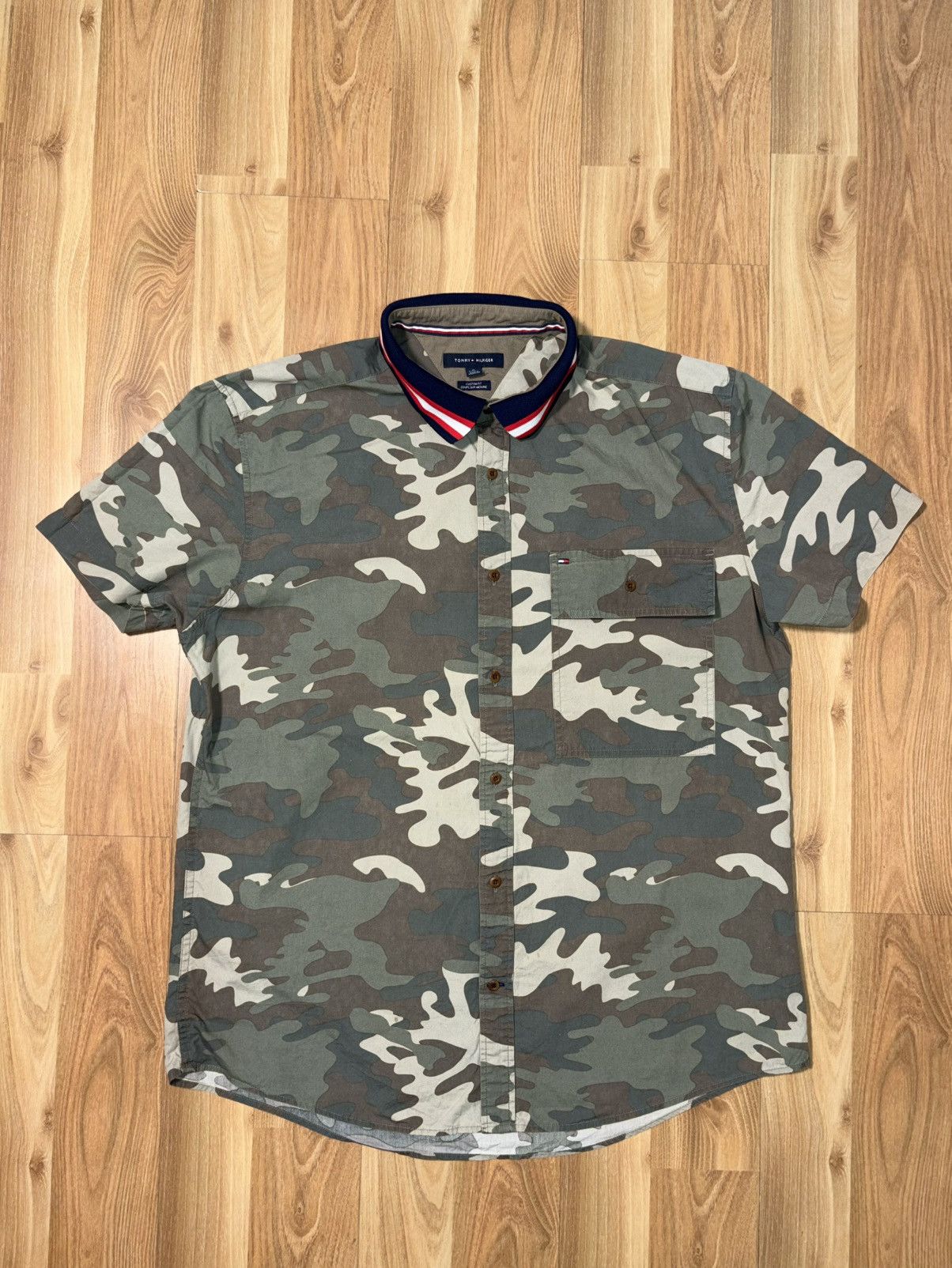 Tommy Hilfiger Tommy Hilfiger Mens XL Custom Fit Woodland Camouflage Size US XL / EU 56 / 4 - 1 Thumbnail