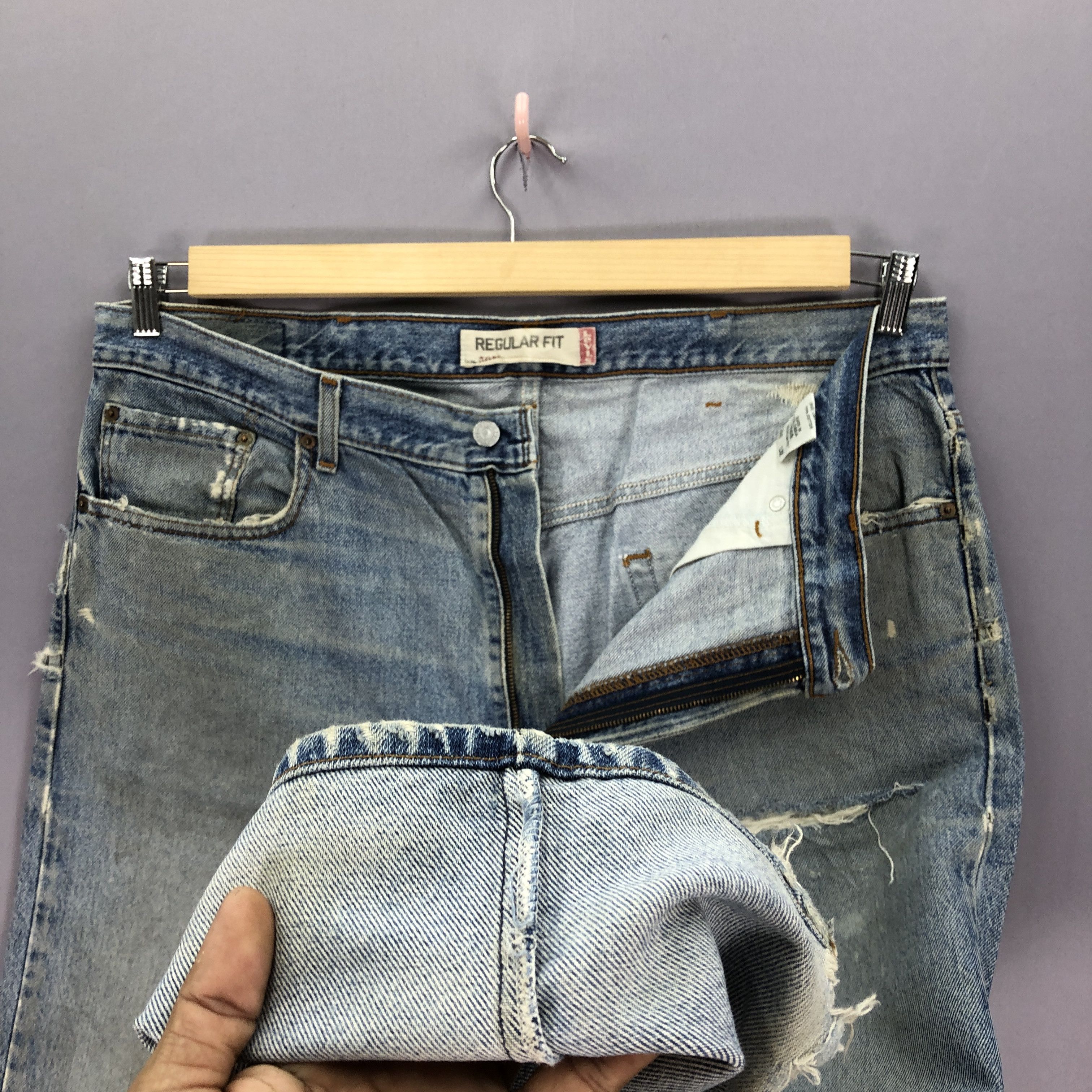 Levi's Vintage Ripped Levi's 505 Jeans Levis Faded Light Wash Denim Size US 40 / EU 56 - 12 Thumbnail