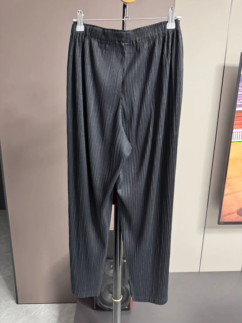 Issey Miyake Issey Miyake size:1 Black pleated toothpick pants Size 23" - 3 Thumbnail