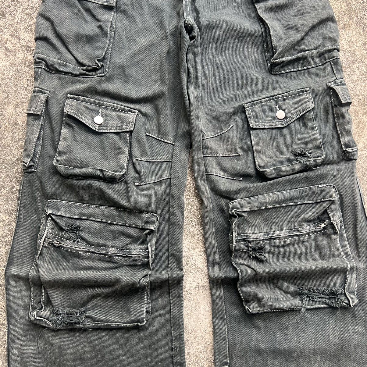 Fashion Nova “y2k style” FASHION NOVA BAGGY CARGO PANTS TECHWEAR STYLE Size US 34 / EU 50 - 5 Thumbnail