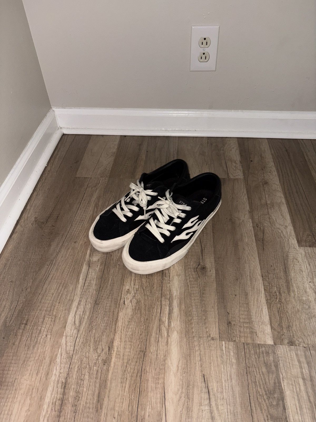 STRAYE Straye Low Top Sneakers Size US 13 / EU 46 - 3 Thumbnail