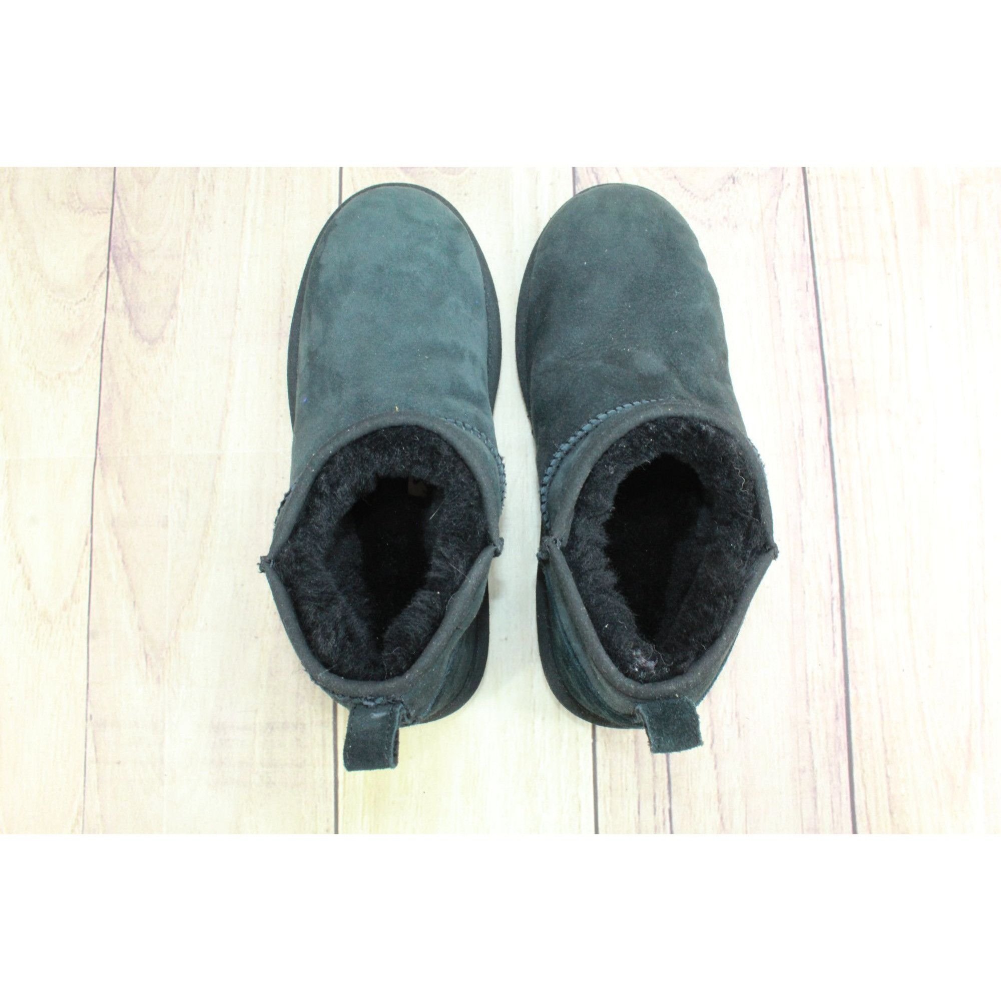 L.L. Bean LL Bean Women's Suede Wicked Good Shearling Lined Slipper Size US 7 / IT 37 - 7 Thumbnail