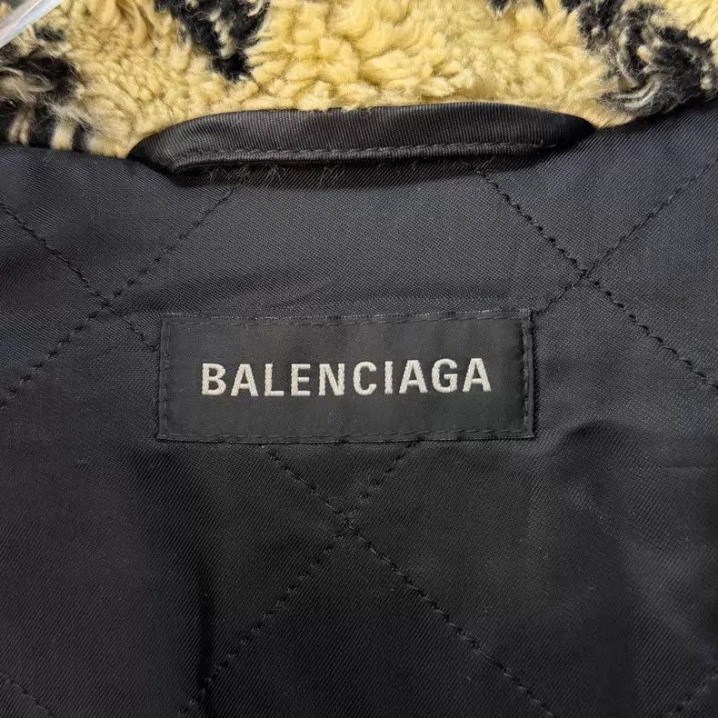 Balenciaga Balenciaga Barrage all-over logo lamb fur teddy jacket Size XXS / US 00 / IT 34 - 4 Thumbnail