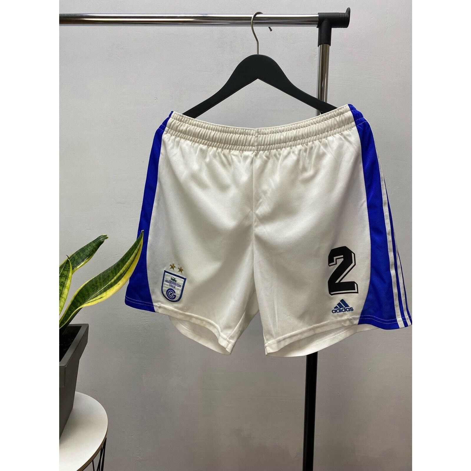Adidas Grasshopper Club Zurich 2000s #2 Football Soccer Shorts Size US 34 / EU 50 - 2 Thumbnail