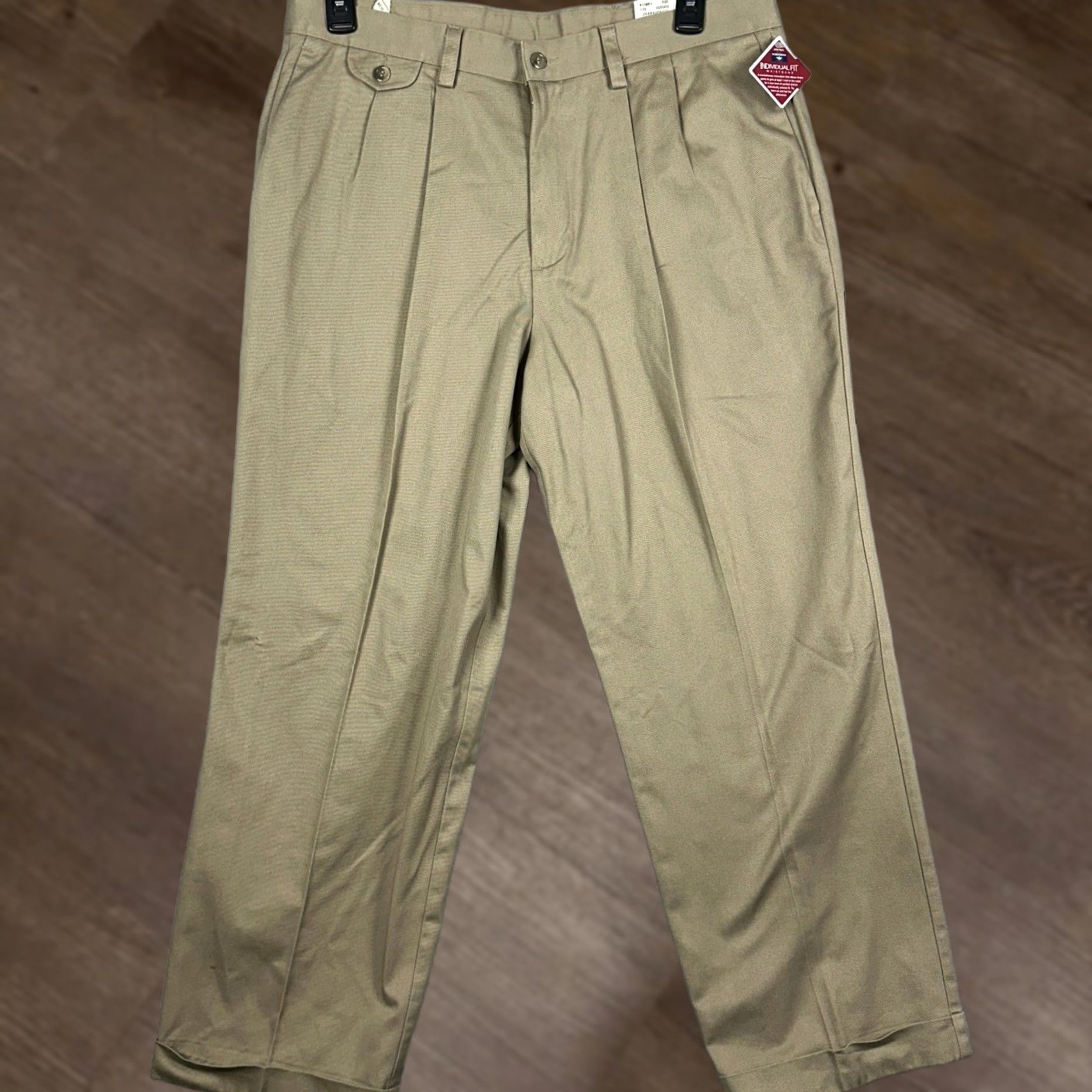 Dockers VINTAGE Dockers Original Khaki Relaxed Pants Mens 36X29 Tan Khakis Pleated Cuffed 100% Cotton Beige Size US 36 / EU 52 - 1 Thumbnail