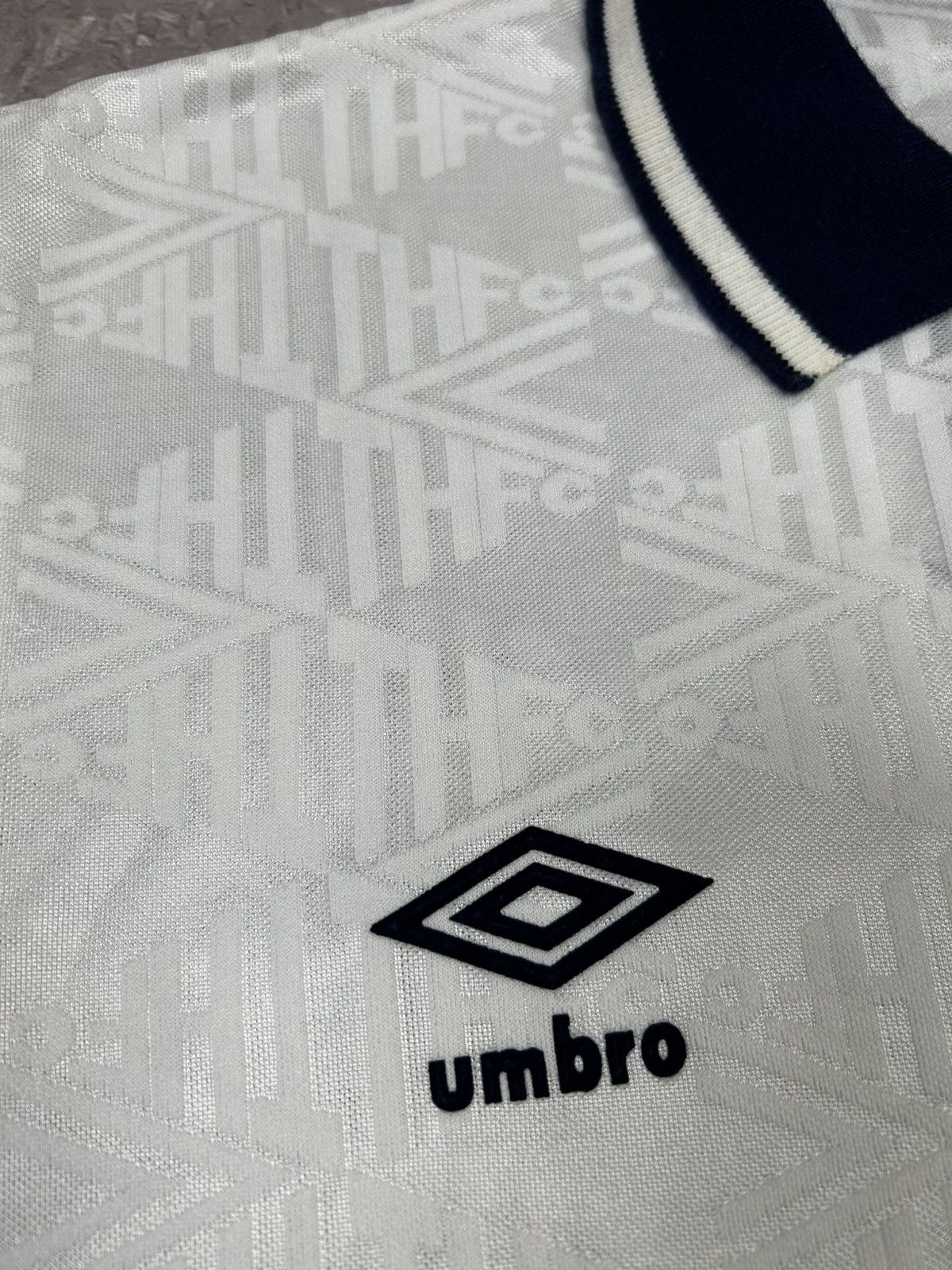 Umbro 1991-93 Tottenham Hotspur Umbro Home Jersey Shirt Mens Size US L / EU 52-54 / 3 - 8 Thumbnail