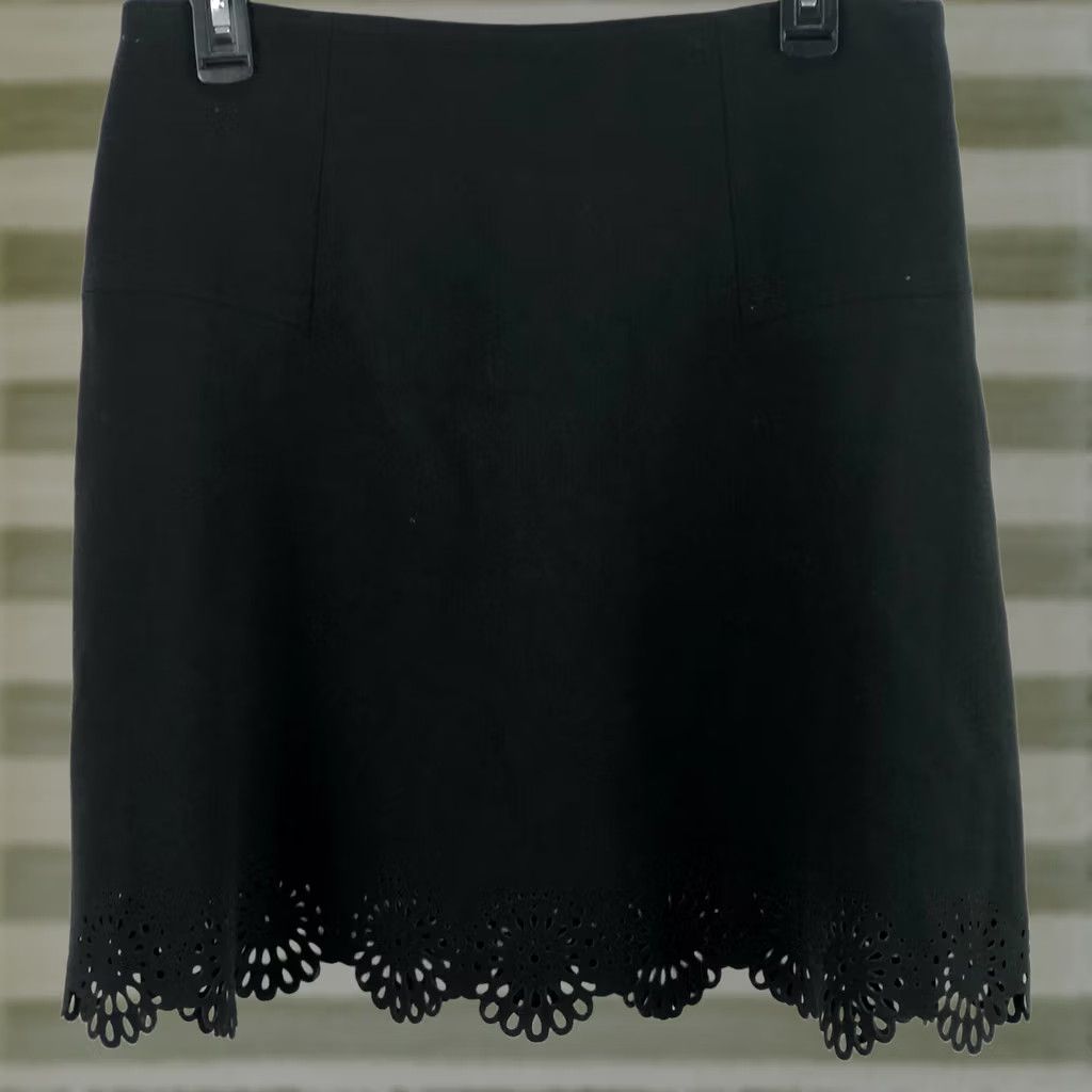 Ann Taylor VINTAGE Ann Taylor Skirt Clothing Women 6 Black A-Line Cut Out Scallop Hem 30" 19" Lined Polyester Rayon Spandex Twill Modern Coquette whimsy Size 28" / US 6 / IT 42 - 1 Thumbnail