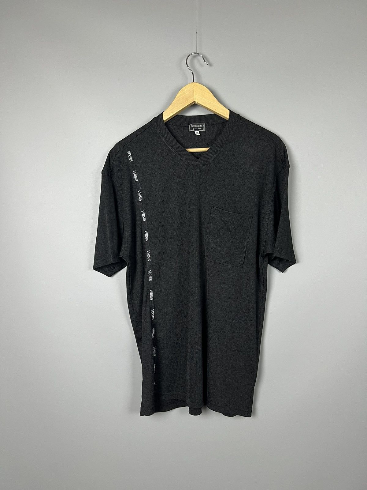 Versace Vintage Versus by Gianni Versace Classic Logo Tee / T Shirt Size US XL / EU 56 / 4 - 1 Thumbnail