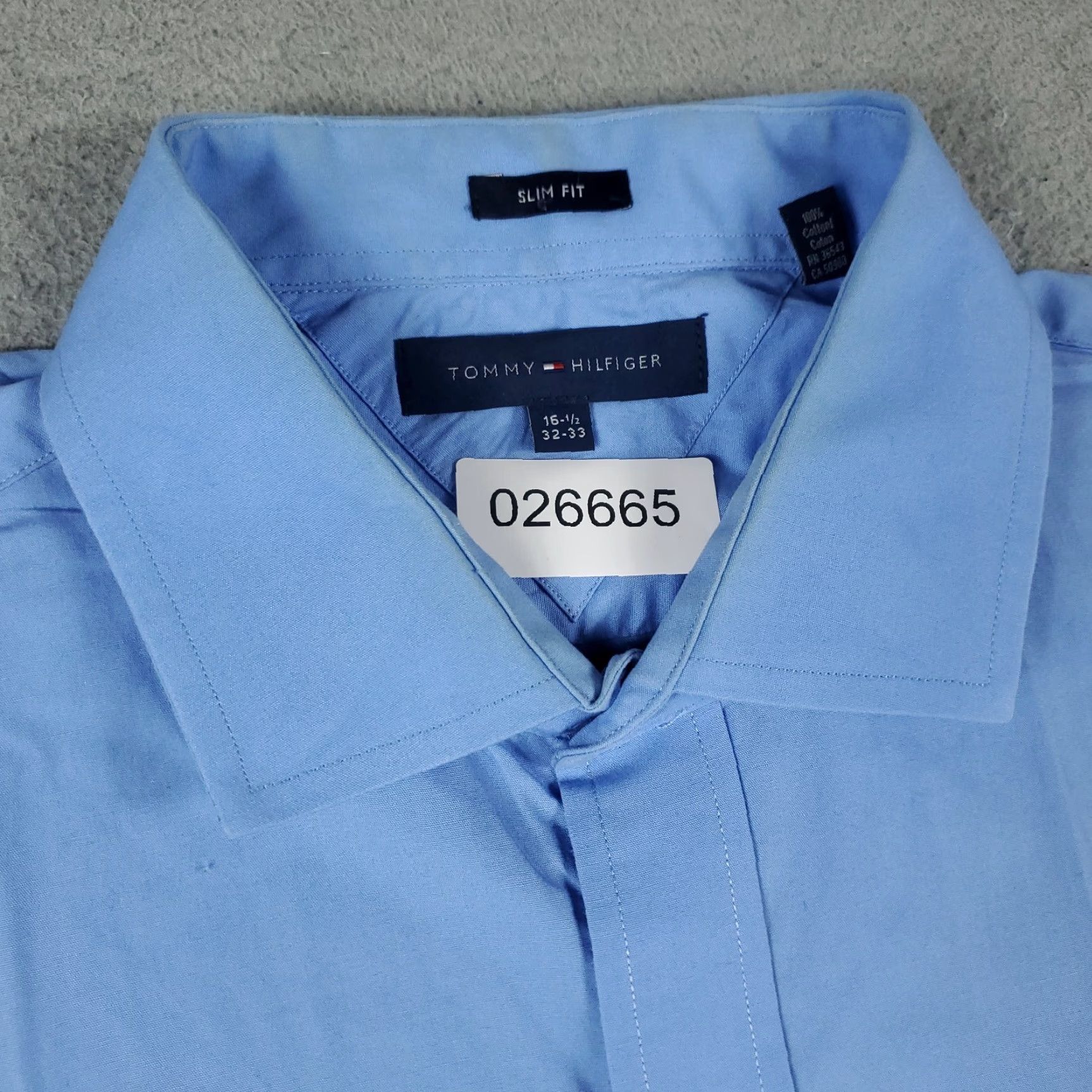 Tommy Hilfiger VINTAGE? No — Tommy Hilfiger Dress Shirt Mens 16.5 Blue Long Sleeve Button Up Collared 100% Cotton Classic Preppy Mens Size 16.5 Blue Dress Shirt Size 42R - 3 Thumbnail