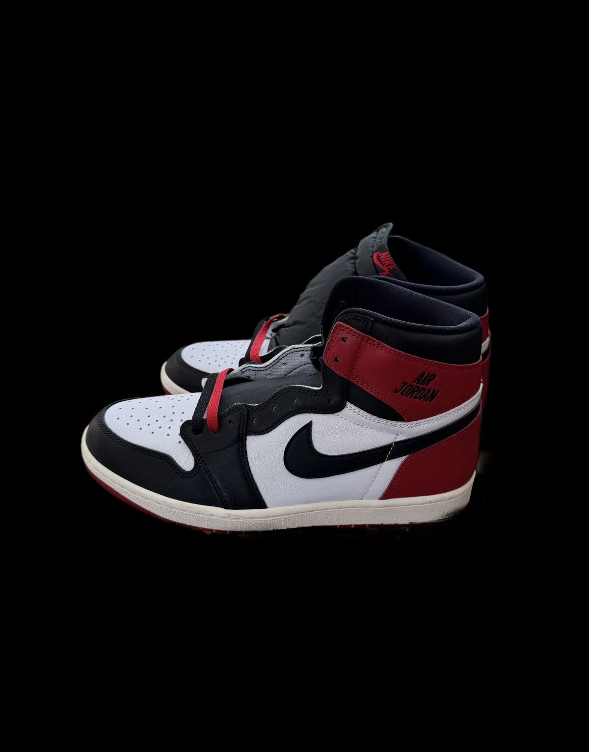 Jordan Brand Nike Air Jordan 1 Mid Chicago Black Toe Size12 RedWhiteBlack Size US 12 / EU 45 - 1 Thumbnail
