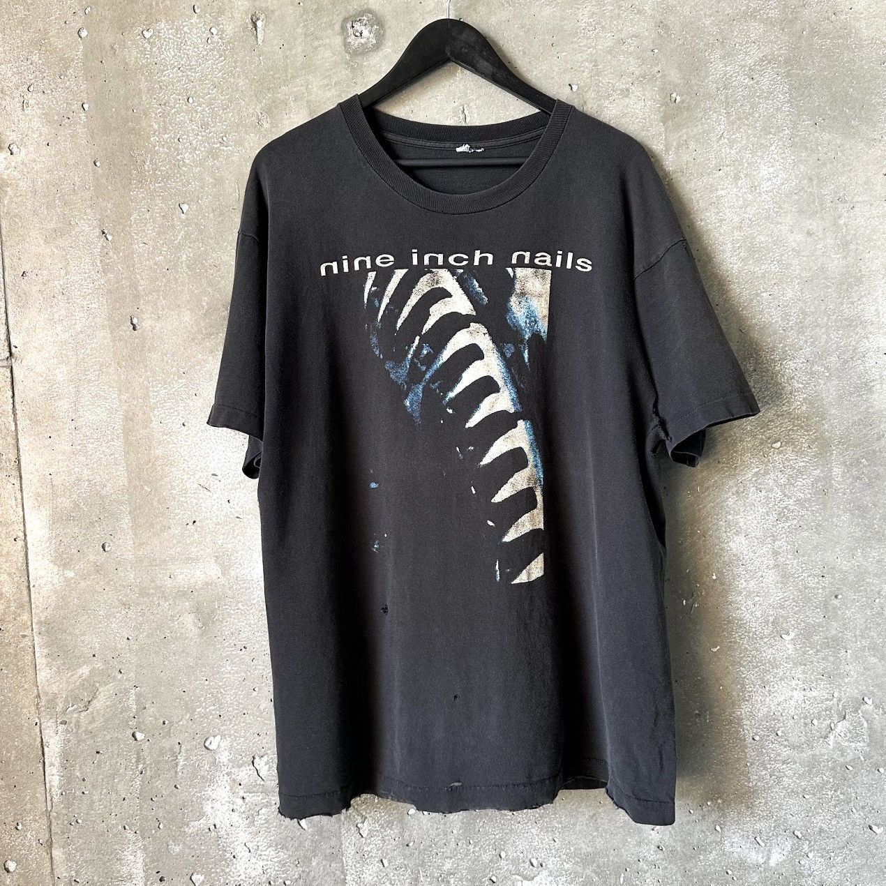 Band Tees 90s THRASHED NINE INCH NAILS “Now Im Nothing” T-Shirt Size US XL / EU 56 / 4 - 3 Thumbnail