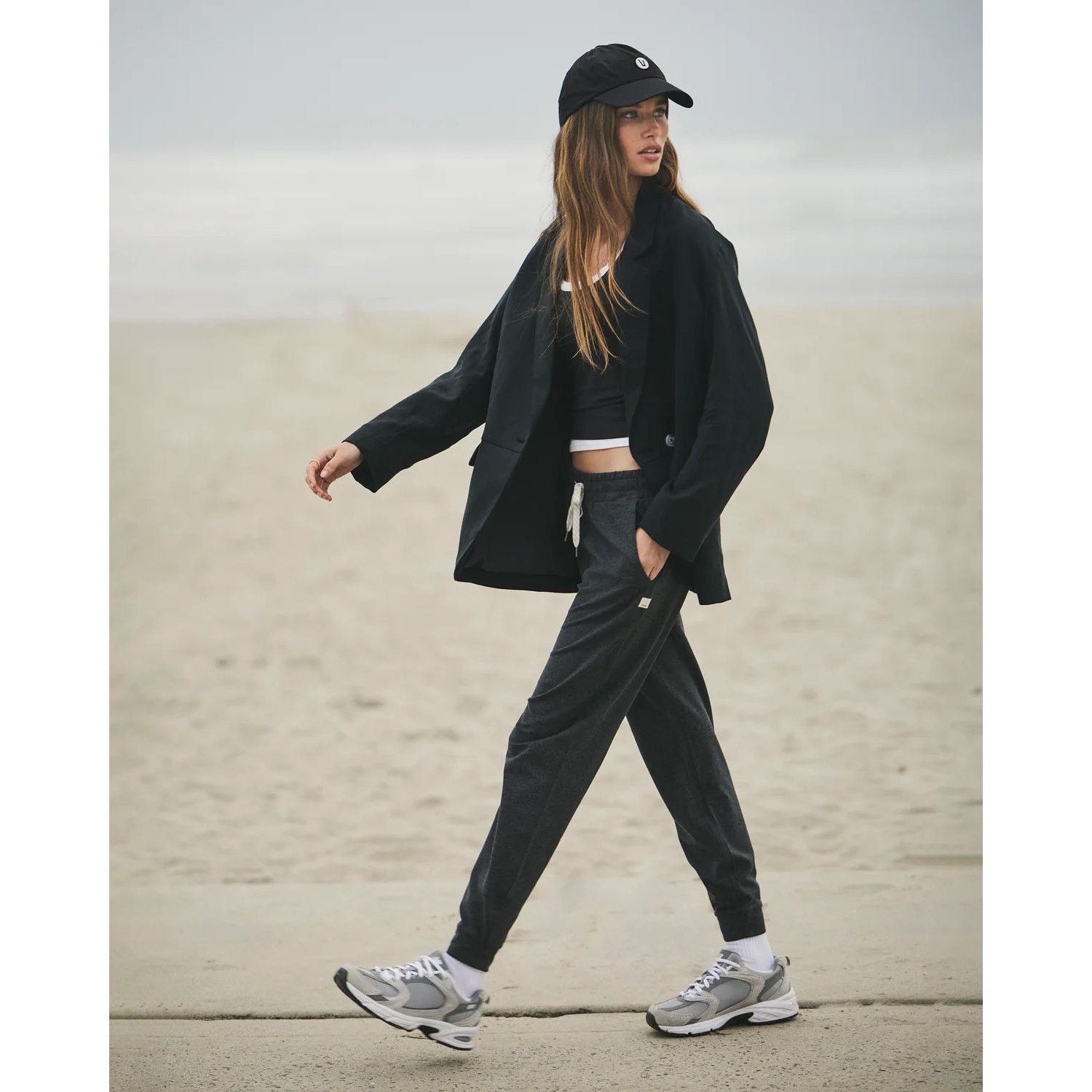 Vuori Vuori Women’s Performance Jogger Charcoal Heather Pants XS Size 25" / US 0 / IT 36 - 1 Thumbnail