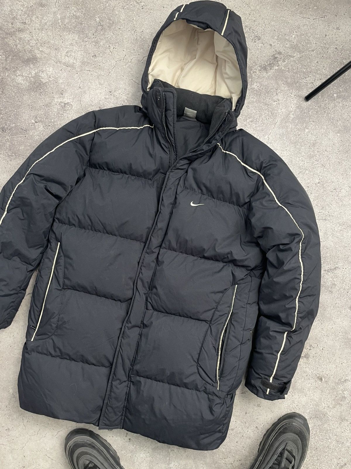 Nike × Vintage Vintage Nike Puffer Jacket 00s Mini Swoosh Y2K Rap Size US L / EU 52-54 / 3 - 2 Thumbnail