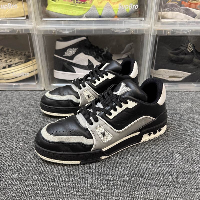 Louis Vuitton Louis Vuitton Trainer Black Stylish Sneakers 0089 Size US 9 / EU 42 - 1 Thumbnail