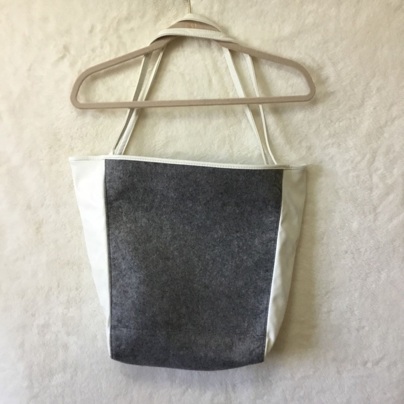Neiman Marcus Neiman Marcus White with Pattern Tote Bag Size ONE SIZE - 3 Thumbnail