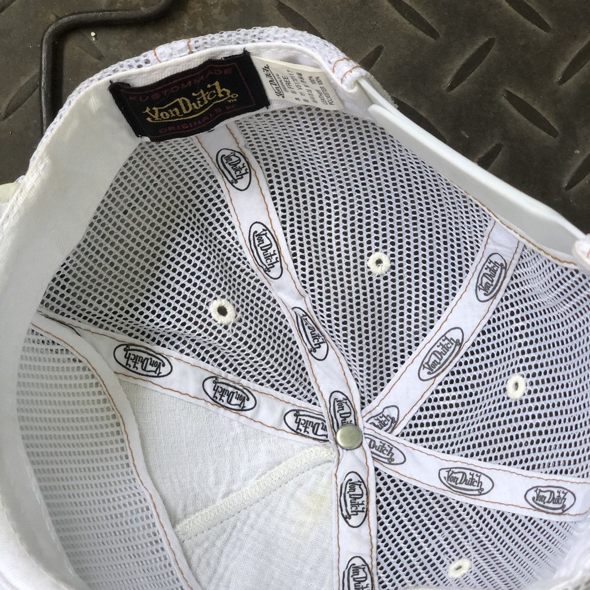Von Dutch 🔥RARE🔥 Von Dutch Leather White Special Edition Trucker Hat Size ONE SIZE - 9 Thumbnail