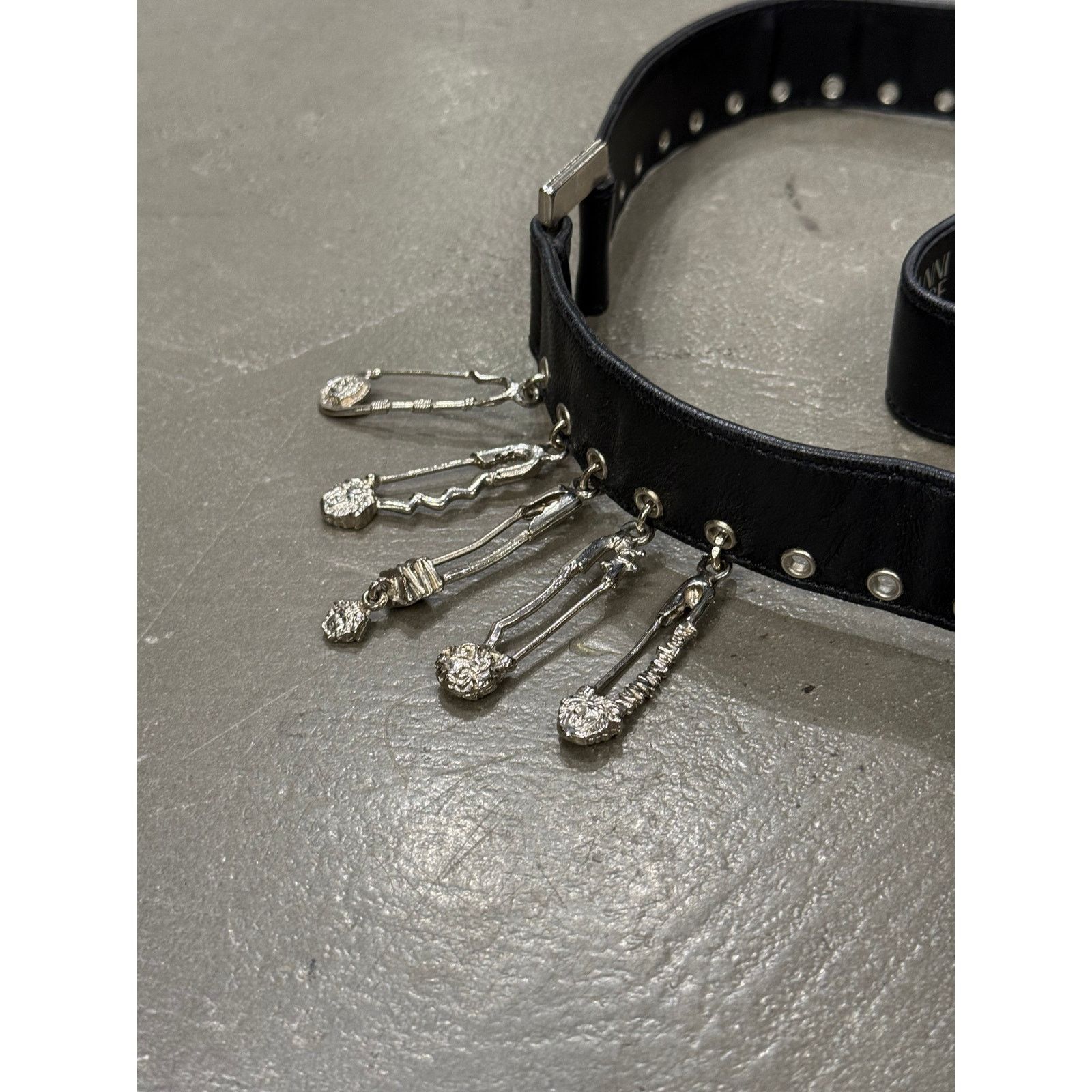 Versace 1990s Gianni Versace safety pin leather belt Size ONE SIZE - 6 Thumbnail