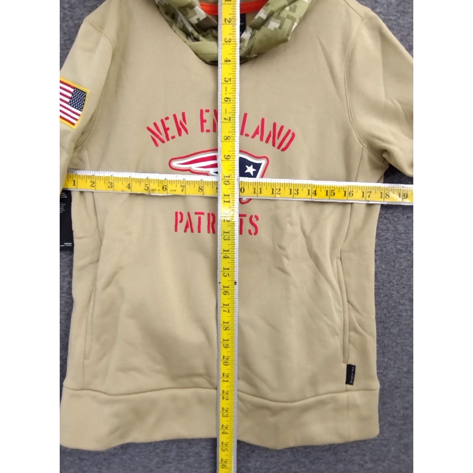 Nike VINTAGE? New England Patriots Nike 2019 Salute To Service Therma Pullover Hoodie Sz S Size US S / EU 44-46 / 1 - 5 Thumbnail