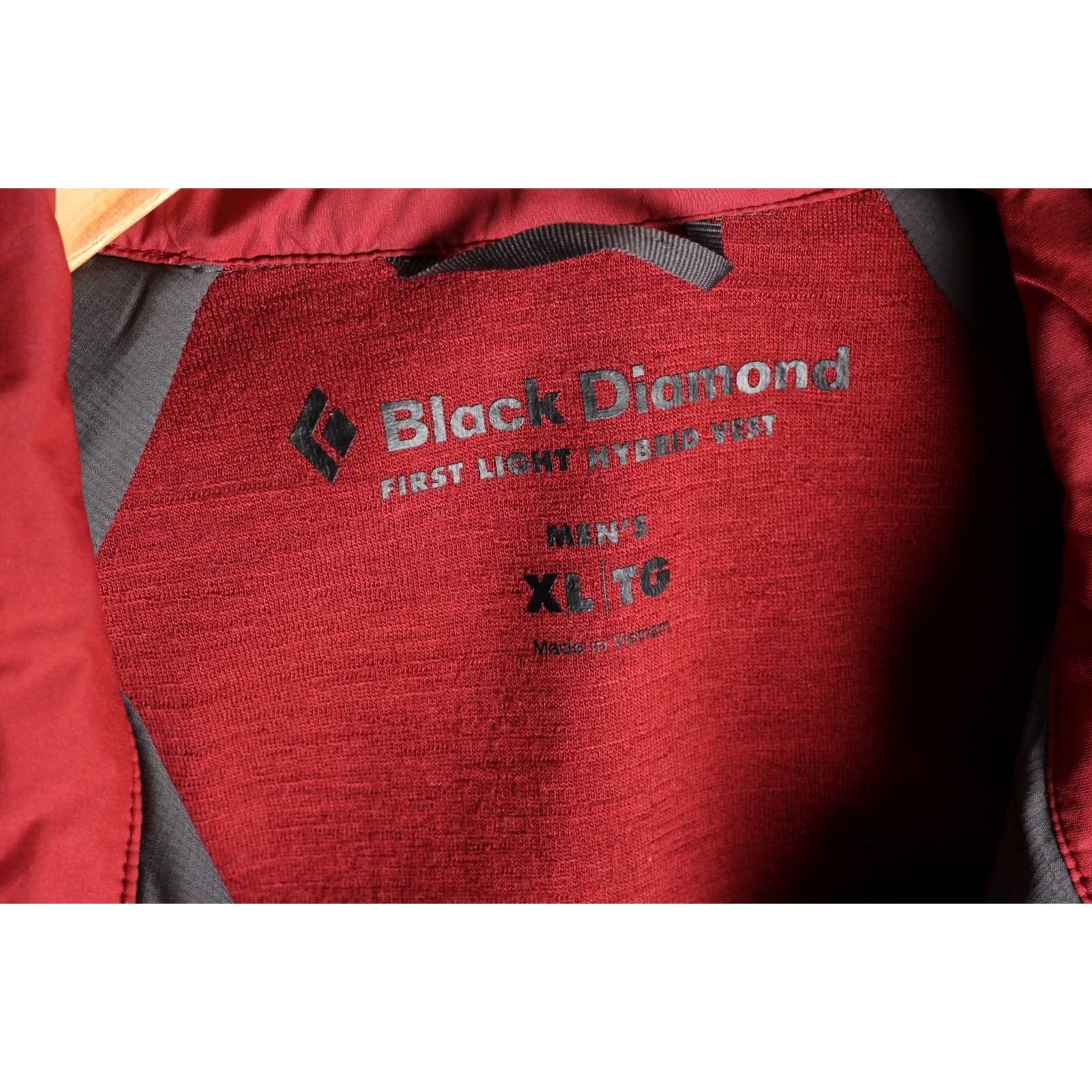 Black Diamond BLACK DIAMOND First Light Hybrid Vest Jacket Gilet Men XL PRIMALOFT Red Outdoors, Hiking, Travel Mens Vest Jacket XL Red Size US XL / EU 56 / 4 - 4 Thumbnail