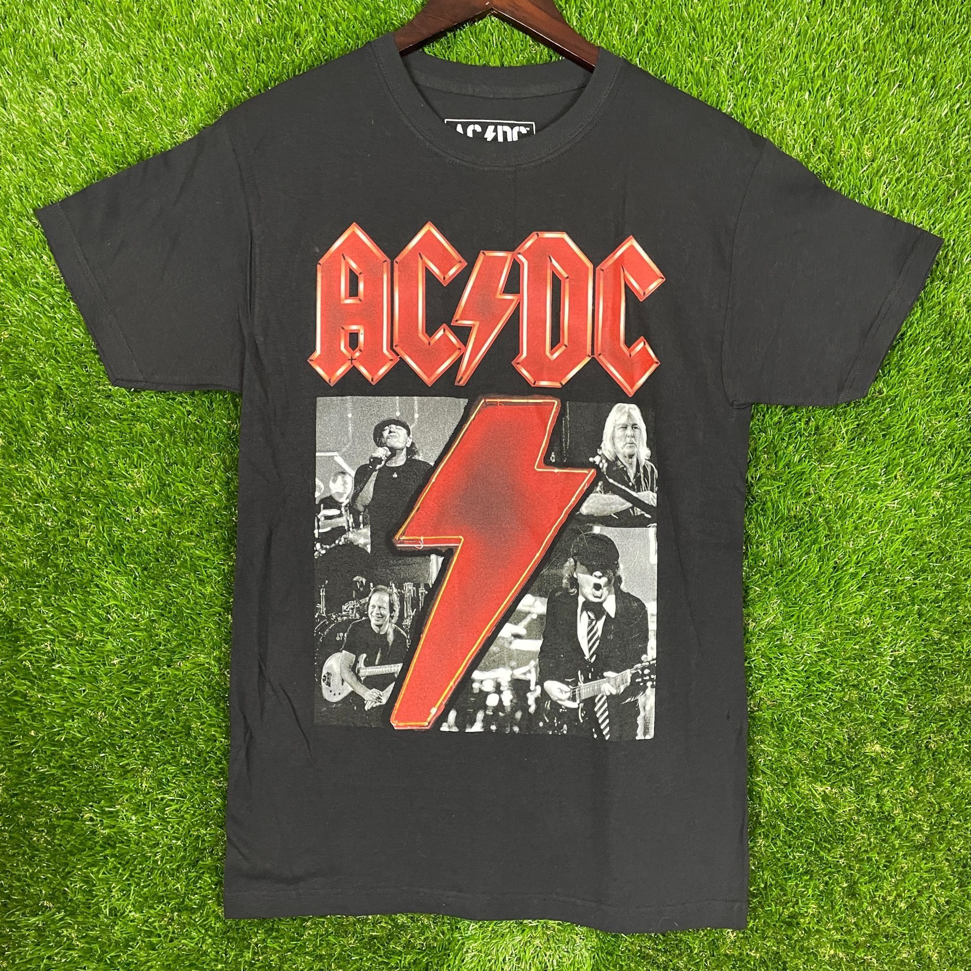AC/DC AC/DC Rock Graphic T-shirt size Small Size US S / EU 44-46 / 1 - 1 Thumbnail