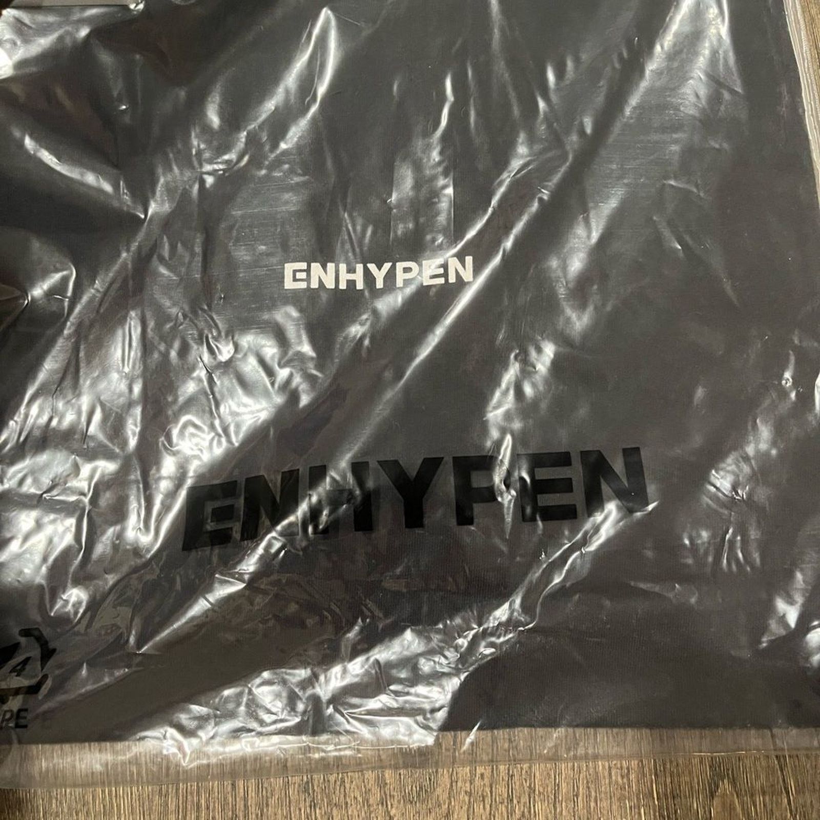 Vintage NWT Enhypen Band Dawn Dusk Black Long Sleeve T-Shirt Size L Size US L / EU 52-54 / 3 - 12 Thumbnail