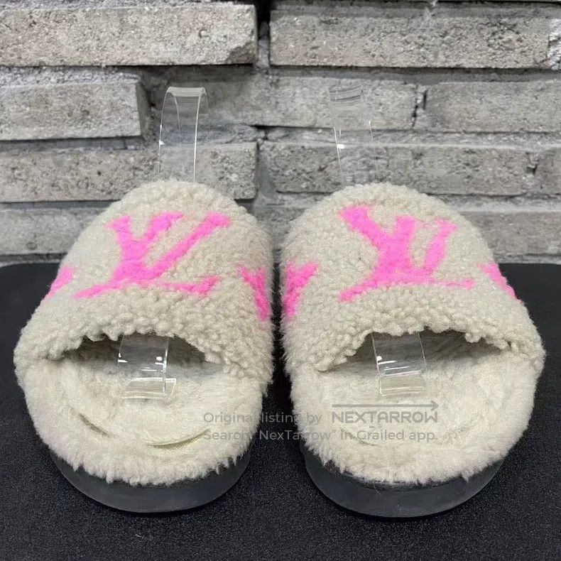 Louis Vuitton Louis Vuitton Pink presbyopic teddy slippers Size US 6 / EU 39 - 6 Thumbnail