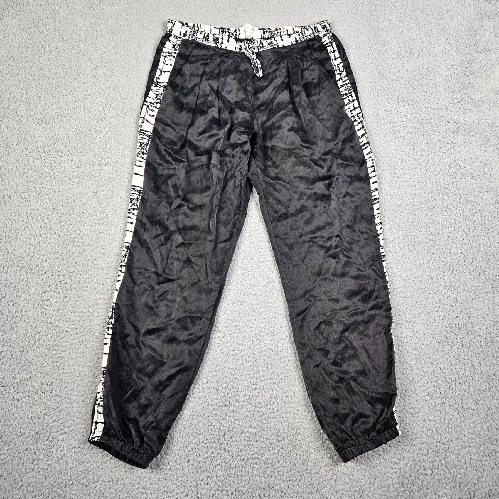 Vintage Shades Jogger Pants Women's Black Silk Size M Tight Tapered Casual Modern Style Regular Rise Mid 8.5-10.5 in Mens Womens Girls Boys Size 32" / US 10 / IT 46 - 2 Thumbnail