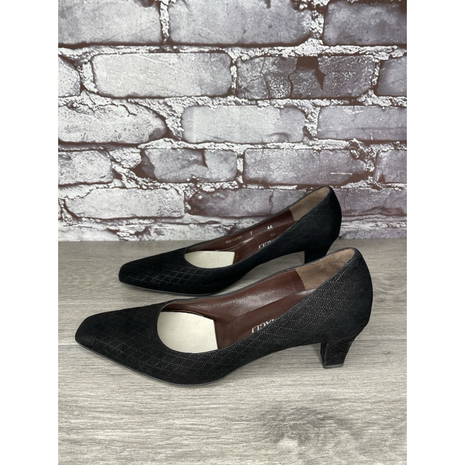 Bruno Magli Bruno Magli Vero Cuoio Black Suede Leather Diamond VTG Heels Size US 7 / IT 37 - 6 Thumbnail