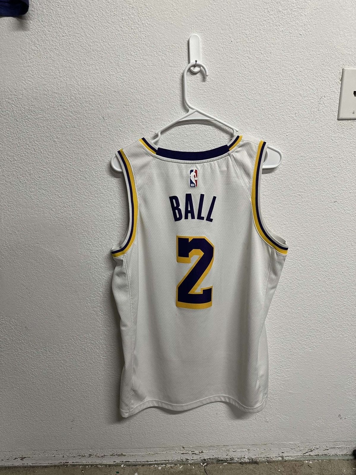 NBA Lakers Lonzo Ball Basketball Jersey Size US L / EU 52-54 / 3 - 2 Thumbnail