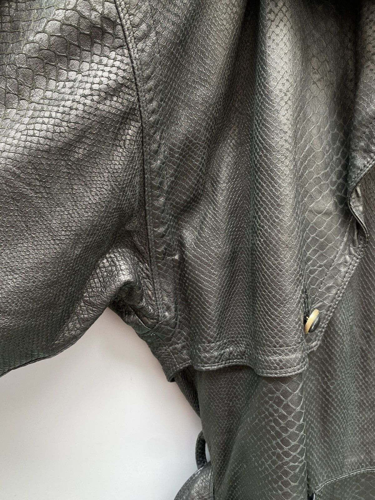Versace 1990s Gianni Versace Snakeskin Embossed Leather Coat Size US L / EU 52-54 / 3 - 14 Thumbnail