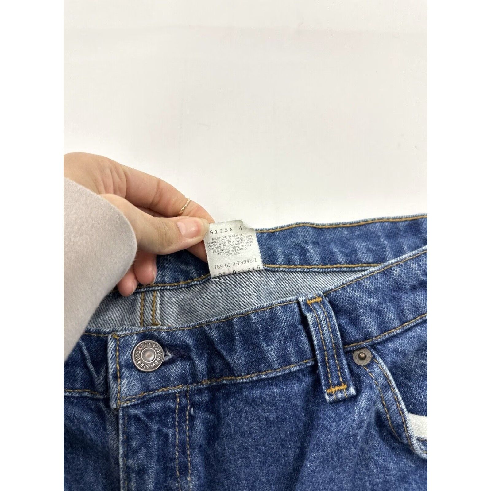 Levi's VINTAGE Levi’s 540 Jeans Men’s 42x32 Blue Brown Tab Jeans Mens 42 Inseam 32 Straight Blue Size US 42 / EU 58 - 4 Thumbnail