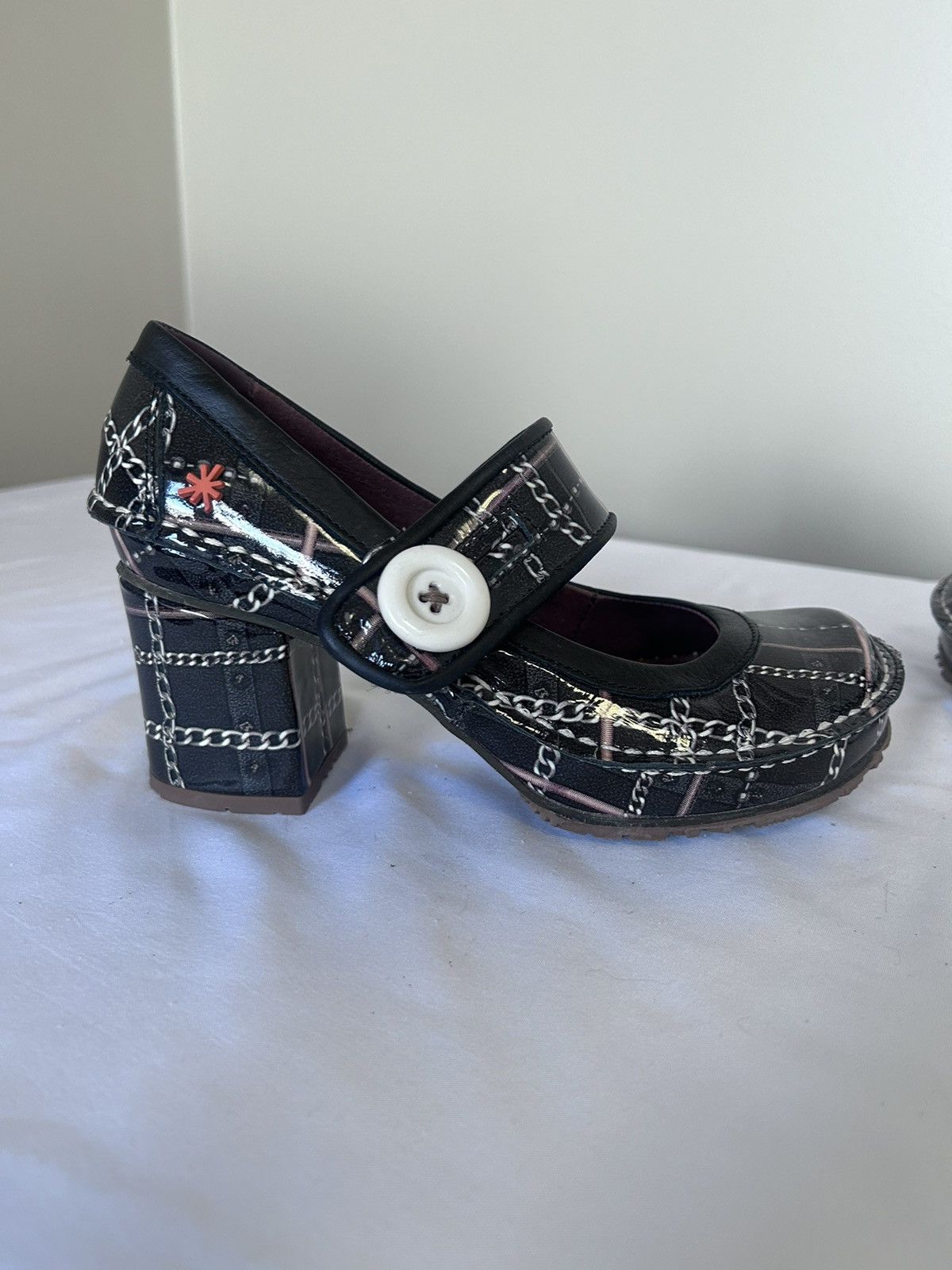 Other Patent leather retro pumps embroidery design Size US 5.5 / IT 35.5 - 3 Thumbnail