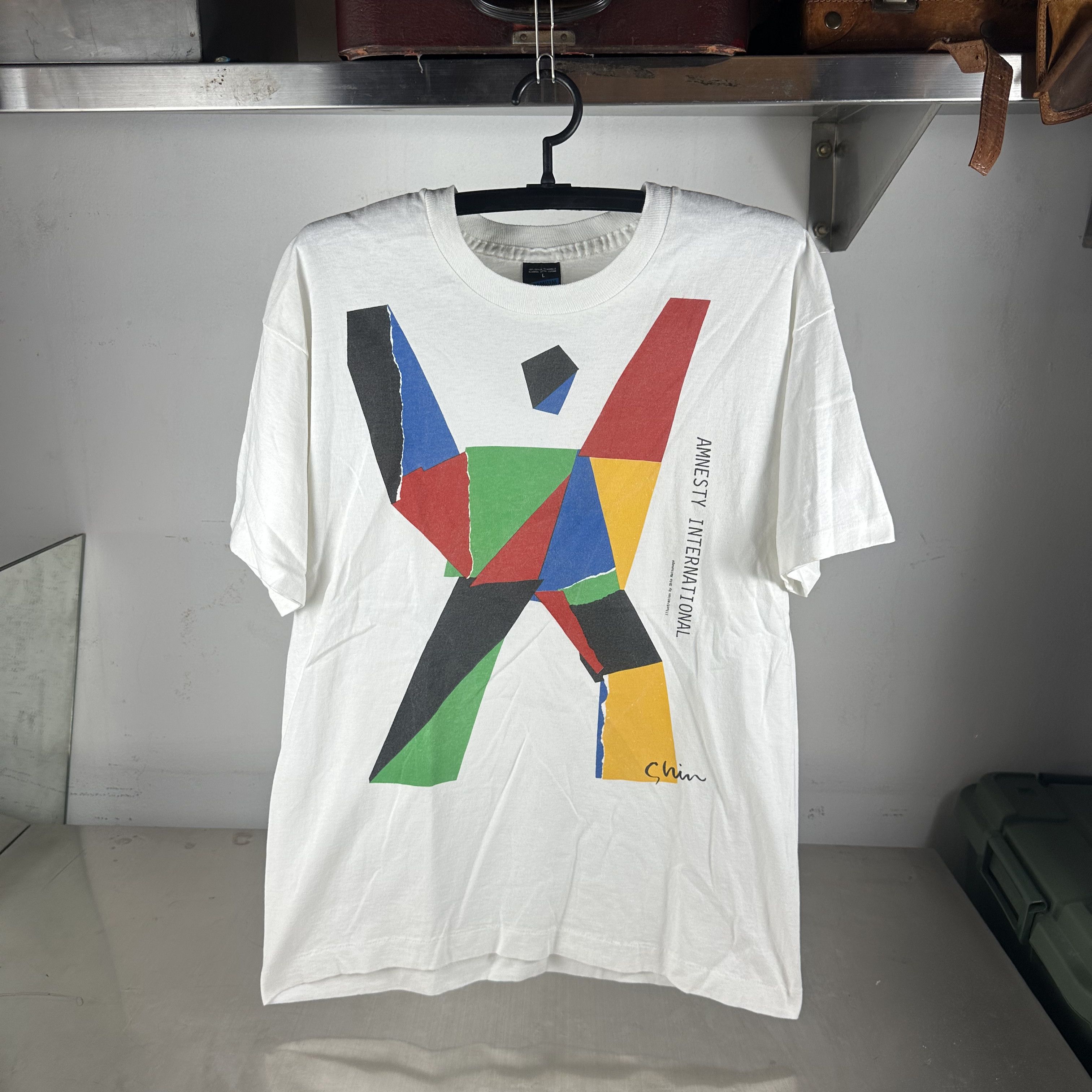 Vintage 90s Amnesty International Shin Matsunaga Illustration Tee Size US L / EU 52-54 / 3 - 1 Thumbnail