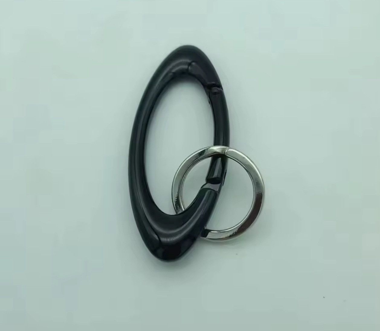 Other Y2k Silver Keychain Essential Icon Carabiner Size ONE SIZE - 1 Thumbnail