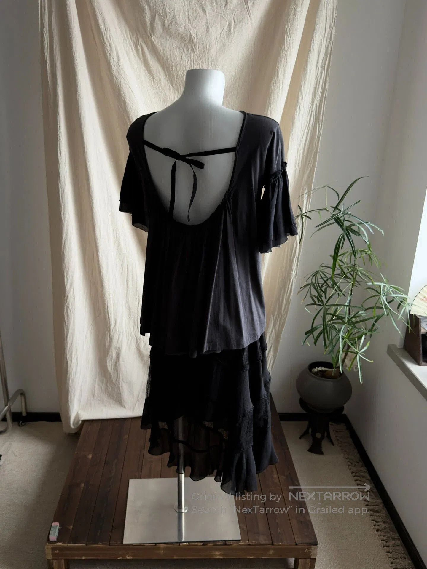 Prada Prada Backless Ruffle Sleeve Blouse. Size M / US 6-8 / IT 42-44 - 1 Thumbnail