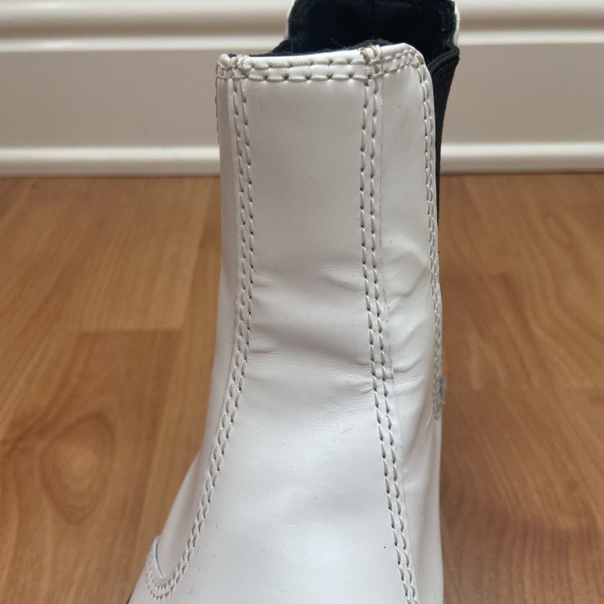Dr. Martens Dr. Martens Women’s White Chelsea Boots Size 7M Size US 7 / IT 37 - 8 Thumbnail