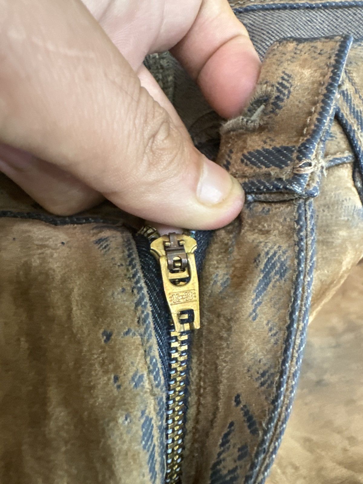 Tornado Mart VINTAGE E.BLUE RAINBOW CLAW MARKS BROWN DISTRESSED JEAN Size US 29 - 16 Thumbnail