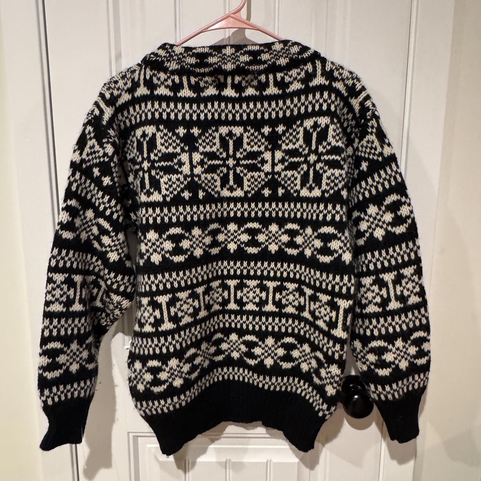 Eddie Bauer VTG Eddie Bauer Black and White 100% Wool Sweater Size S/P Size US S / EU 44-46 / 1 - 3 Thumbnail