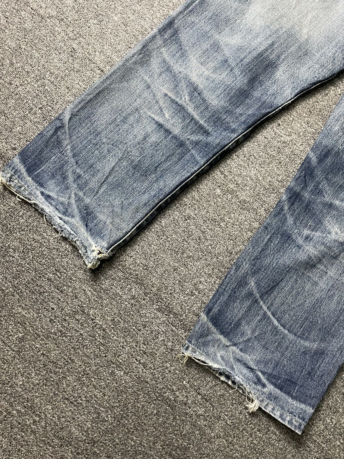Japanese Brand × Uniqlo × Vintage Uniqlo Original Basic Easy Fit Straight Cut Jeans (134) Size US 33 - 13 Thumbnail