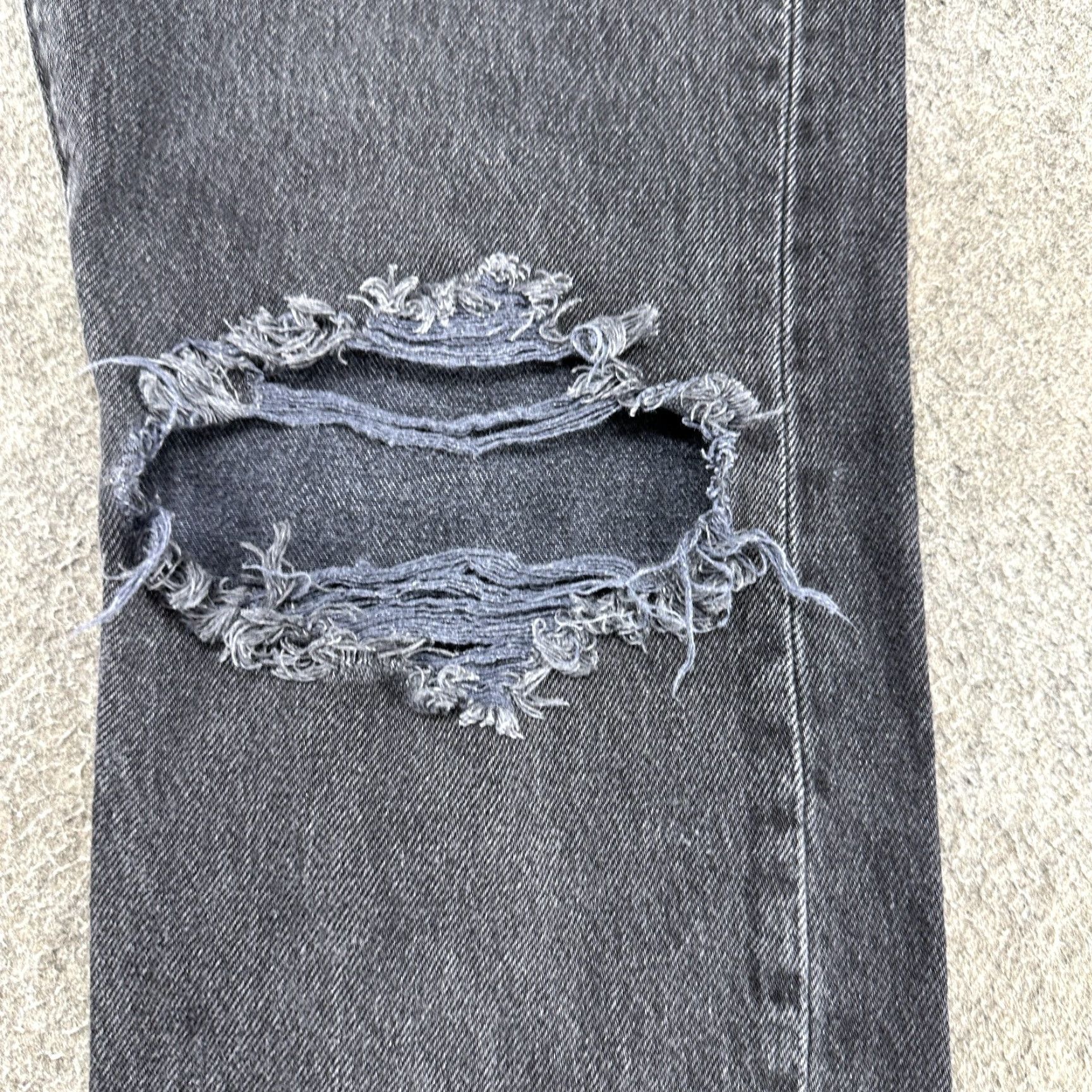 Levi's VINTAGE Levi's 501 Jeans Men 32x32 Black Distressed Straight Regular Denim 5-Pocket USA 80s 90s Hip Hop Cowboy Mens Size US 32 / EU 48 - 6 Thumbnail