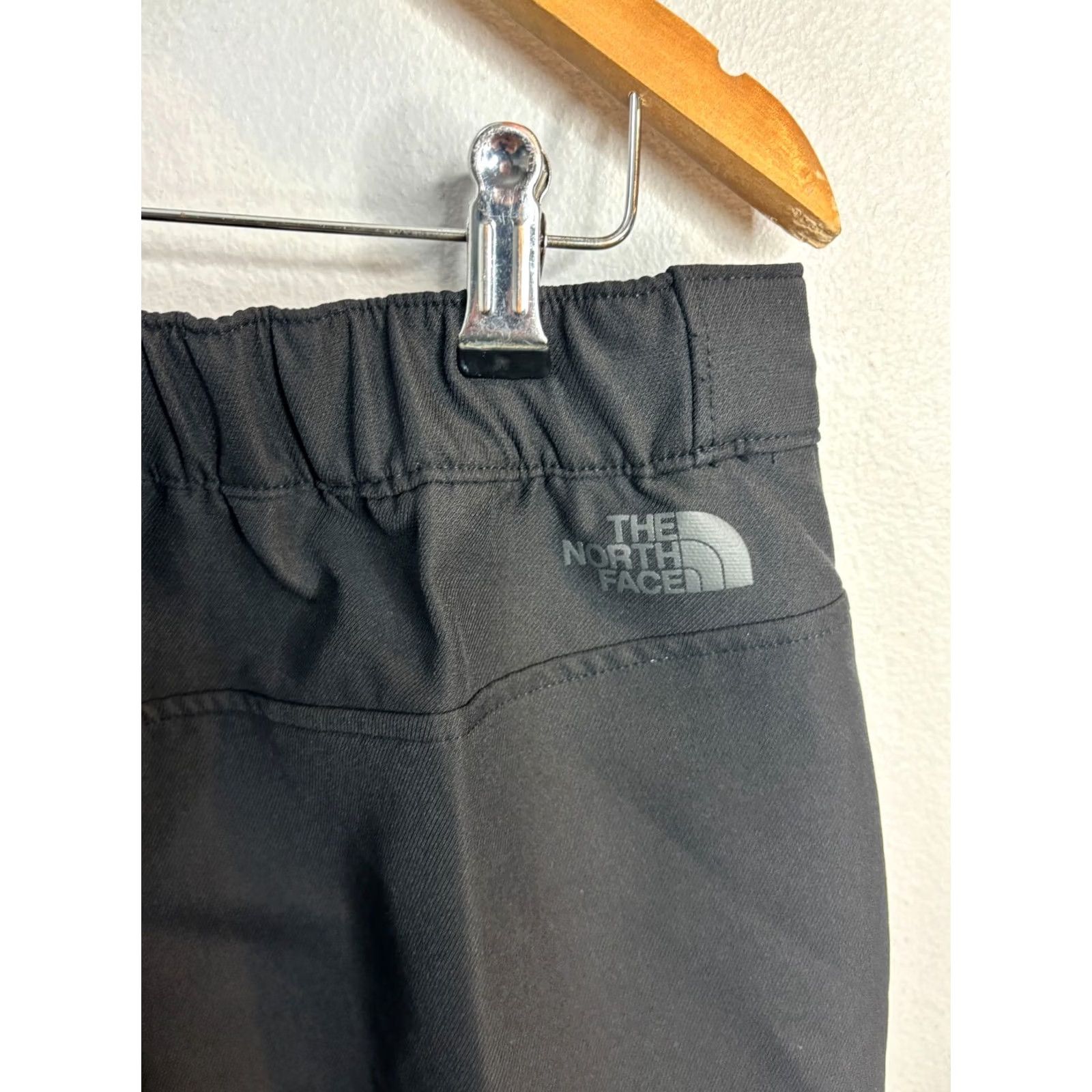 The North Face The North Face Women's Camden Pants Black M Regular Windbreaker Water Resistant Pockets Inseam 25 in Size M Womens Size 32" / US 10 / IT 46 - 5 Thumbnail