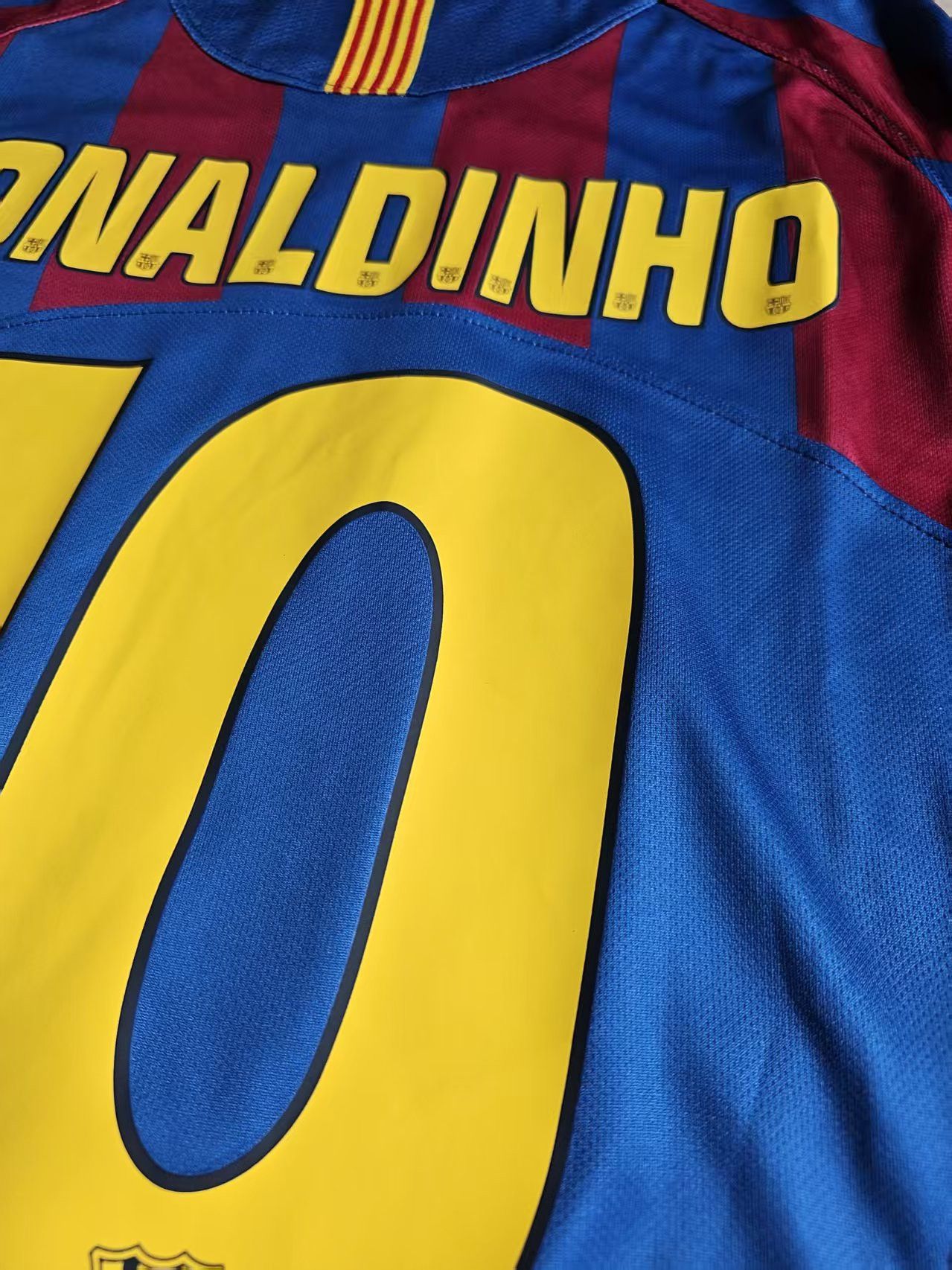 Other 2005 2006 Barcelona 10 Ronaldinho Jersey Size US S / EU 44-46 / 1 - 5 Thumbnail